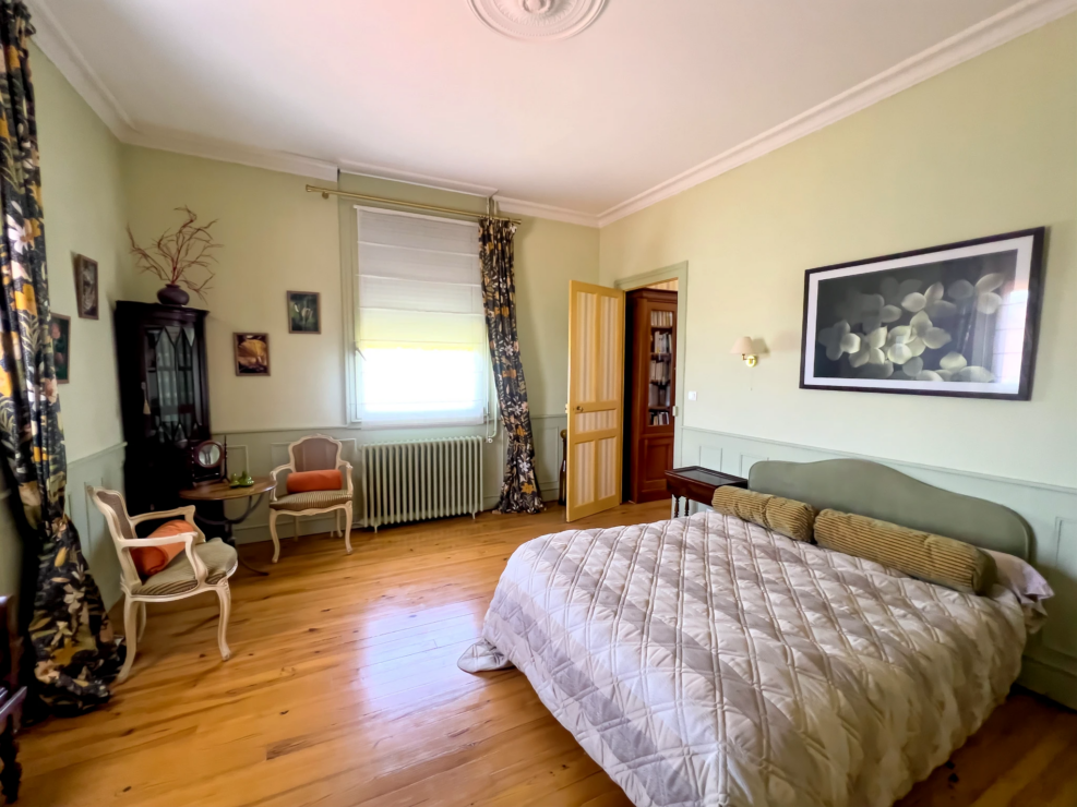 Elegant Art Deco Home | 5 Beds | 3 Bath | Library | Solarium | Wine Cellar | Garden | Near Pau