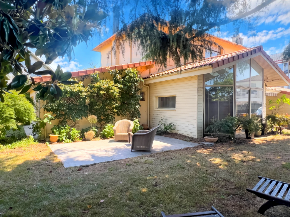 Elegant Art Deco Home | 5 Beds | 3 Bath | Library | Solarium | Wine Cellar | Garden | Near Pau