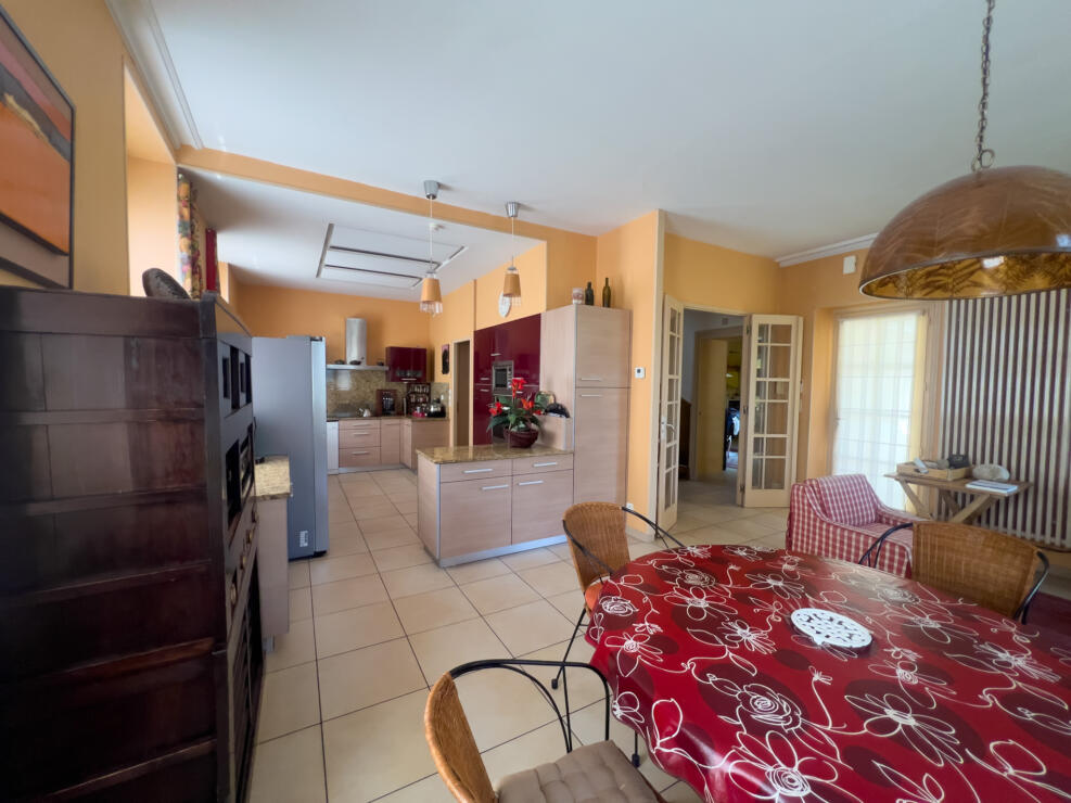 Elegant Art Deco Home | 5 Beds | 3 Bath | Library | Solarium | Wine Cellar | Garden | Near Pau