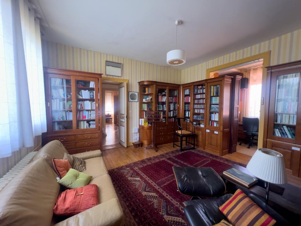Elegant Art Deco Home | 5 Beds | 3 Bath | Library | Solarium | Wine Cellar | Garden | Near Pau