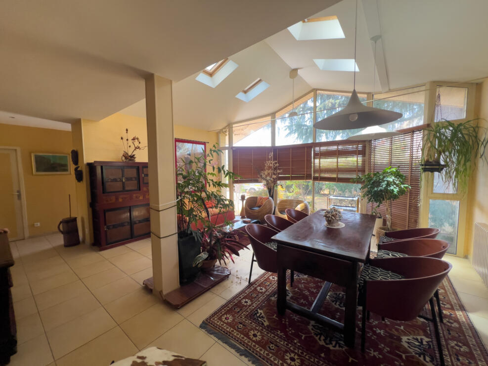 Elegant Art Deco Home | 5 Beds | 3 Bath | Library | Solarium | Wine Cellar | Garden | Near Pau