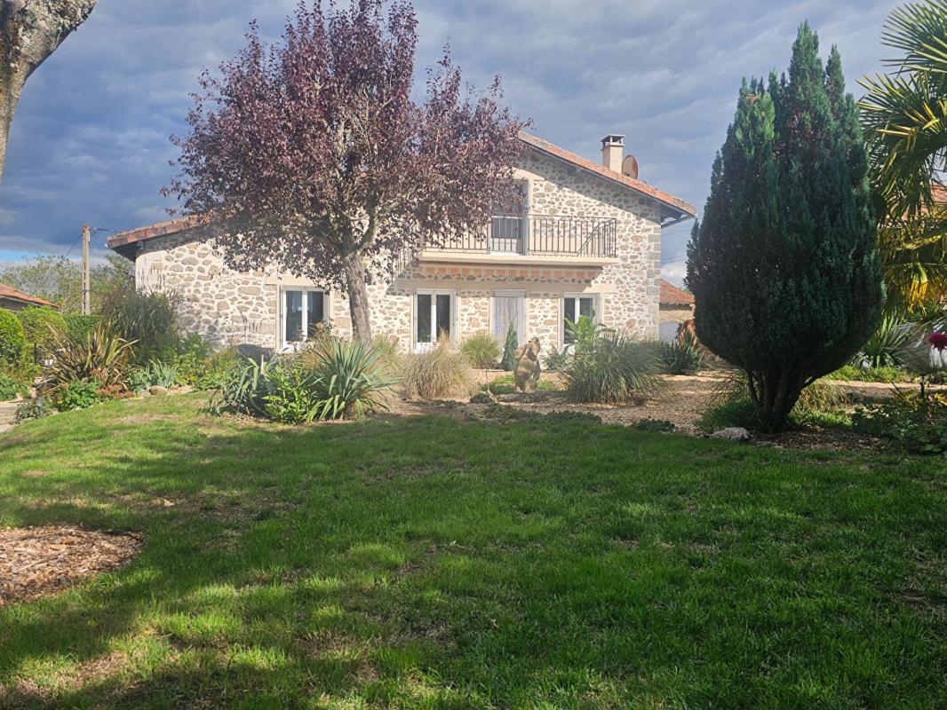 5 bedroom maison in Busserolles, Dordogne, France