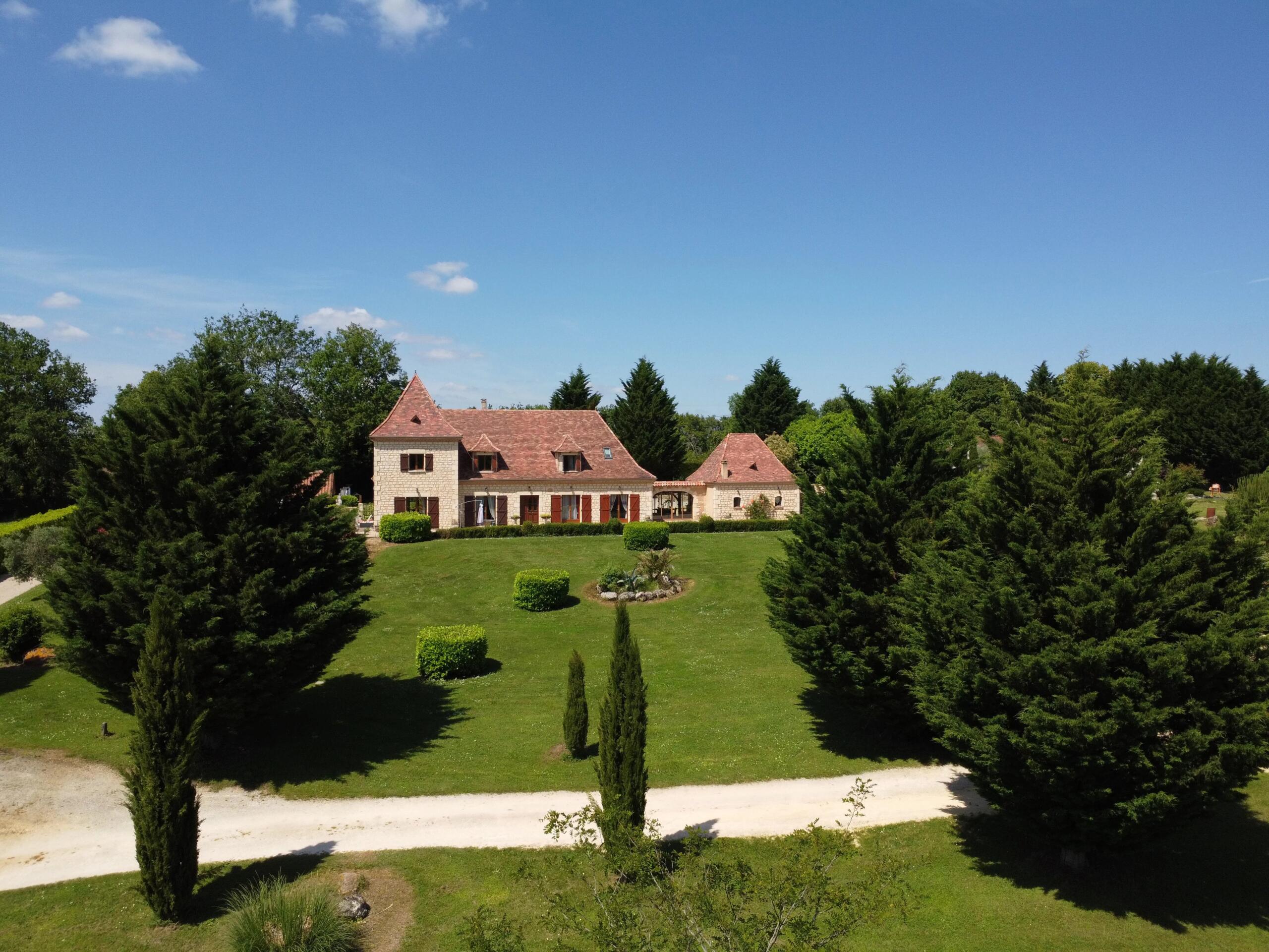 Modern Perigourdine house with guest house and great views, Nouvelle-Aquitaine – France – BVI73117