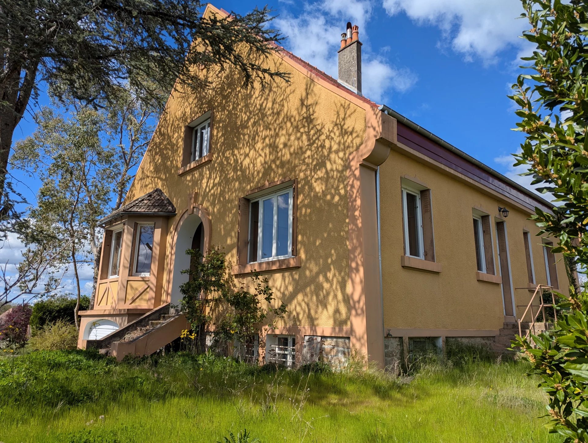 Townhouse Charm in Saint-Benoît-du-Sault, France, Centre-Val de Loire – France – BVI80009