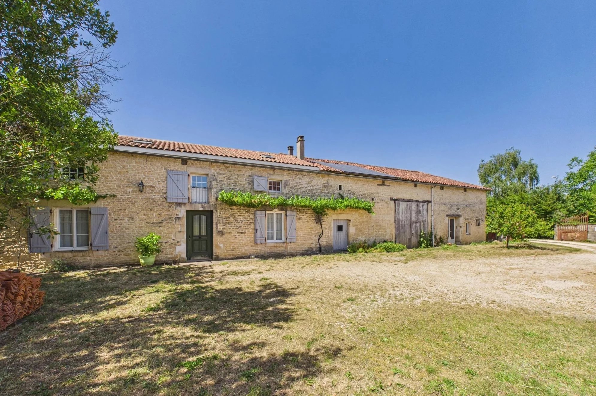 Exceptional Character Property with Separate Apartment, Potential Gîte, Garages and Large Hangar, Nouvelle-Aquitaine – France – BVI85873