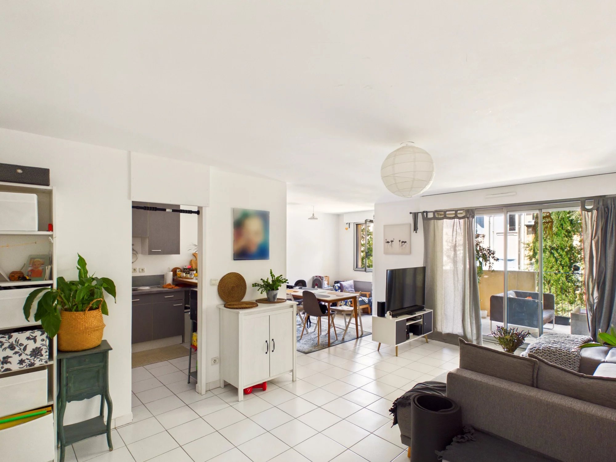 AIX-EN-PROVENCE – HISTORIC CITY CENTRE Rare Opportunity – 2-Bedroom Apartment with Terrace, Lift and Private Garage, Provence-Alpes-Côte d’Azur – France – BVI86096