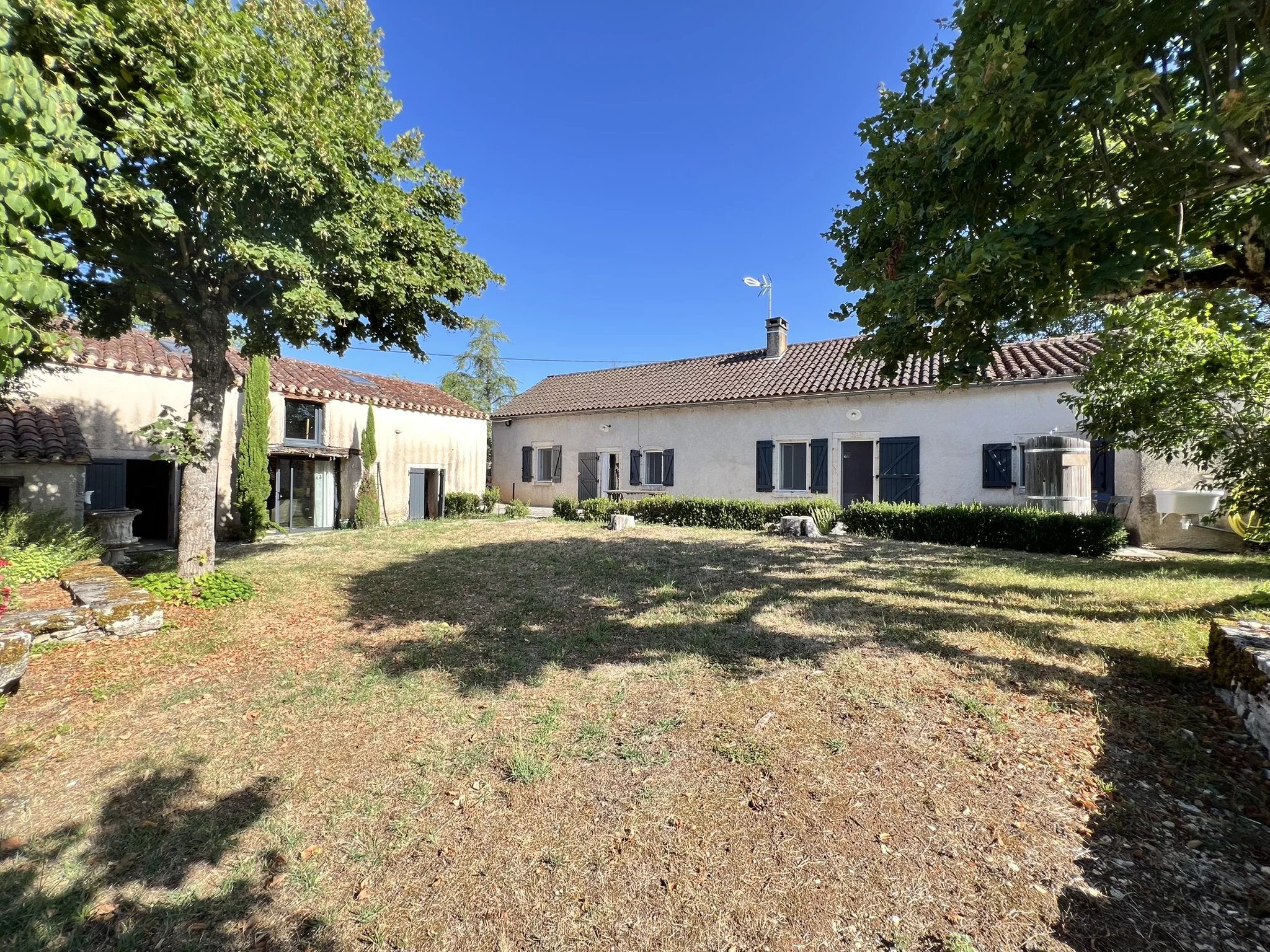 Near To Saint-Cirq-Lapopie, charming, 2 bedroomed property with pool, Occitanie – France – BVI86293