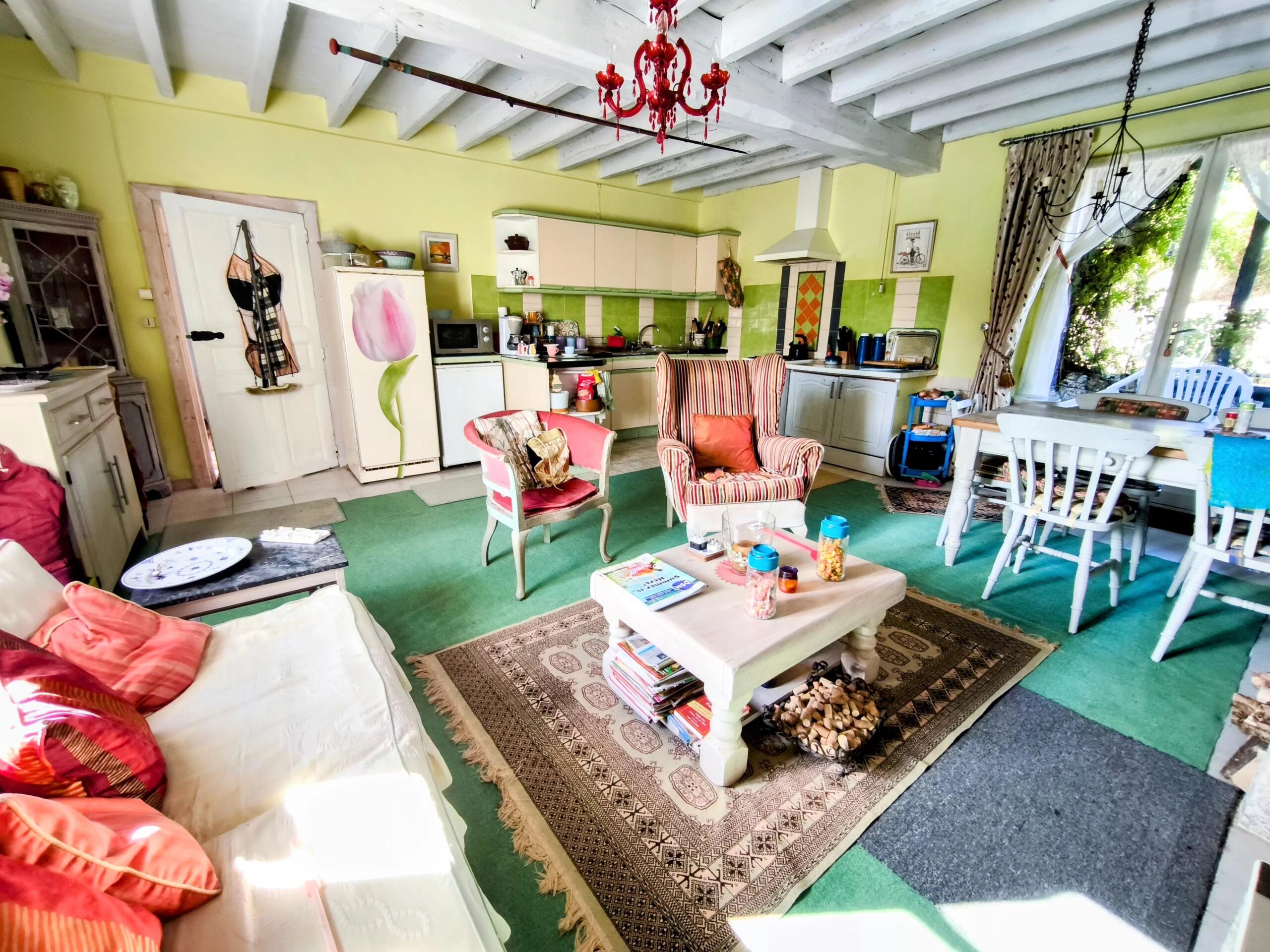 Farmhouse with 3/4 bedrooms, Heated Pool and Two Barns, Nouvelle-Aquitaine – France – BVI86407