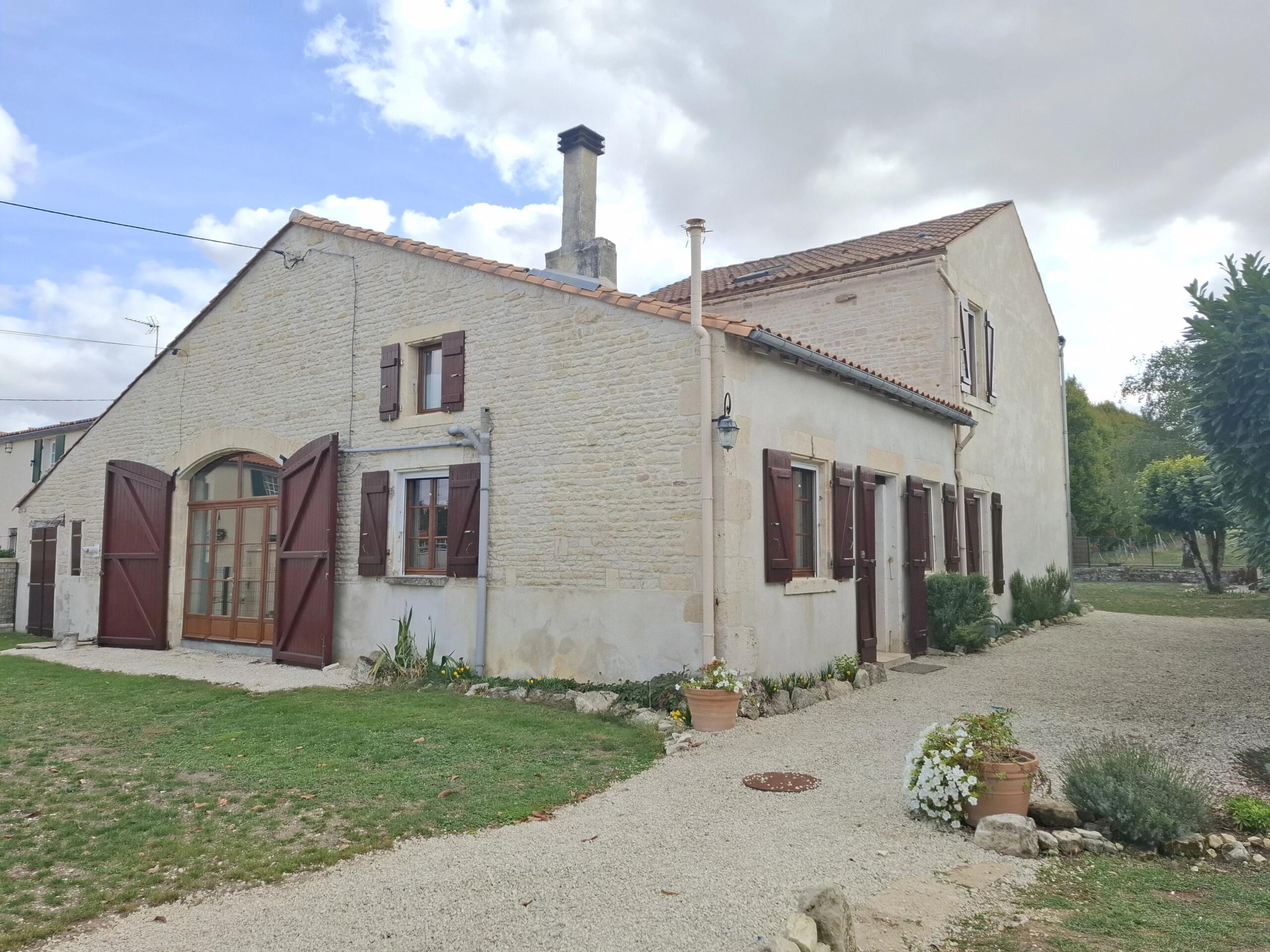 Immaculately-presented 4-bed house with stunning countryside views, Nouvelle-Aquitaine – France – BVI87450