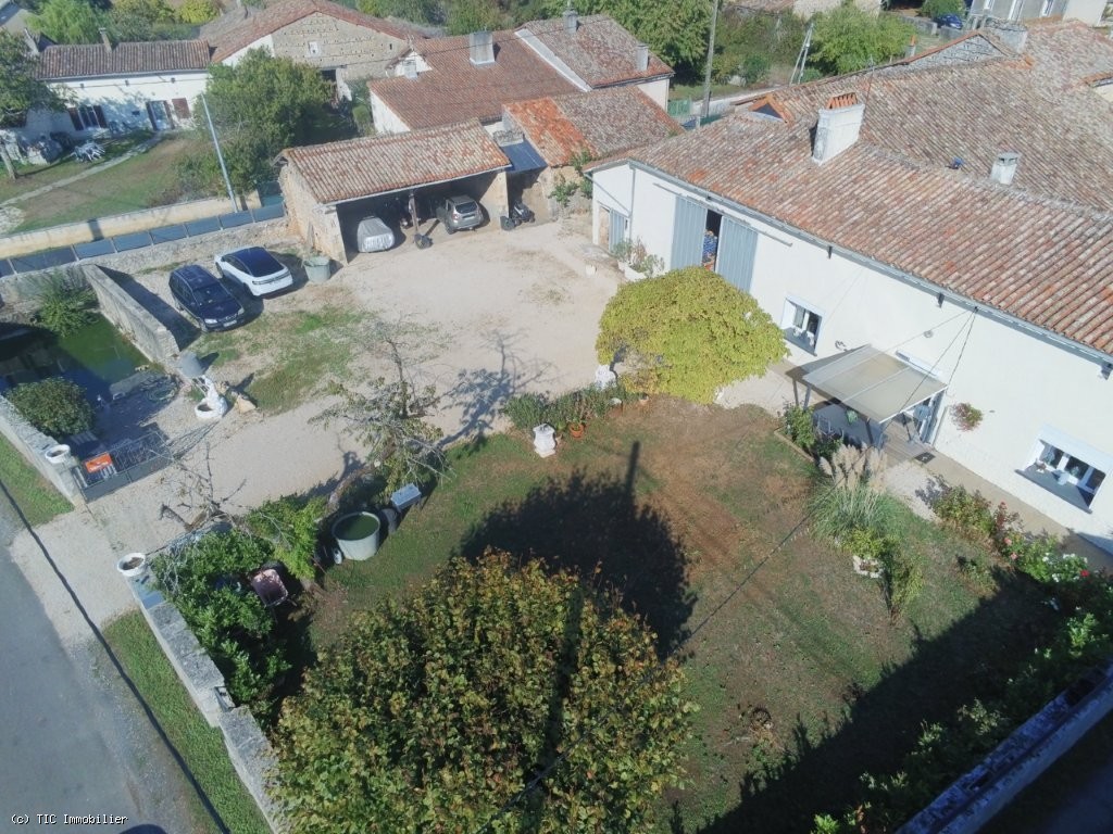 3 bedroom House in Blanzay, France – r7616