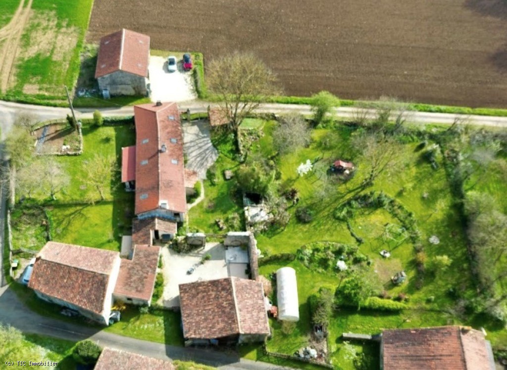 7 bedroom House in Verteuil-Sur-Charente, France – r7615