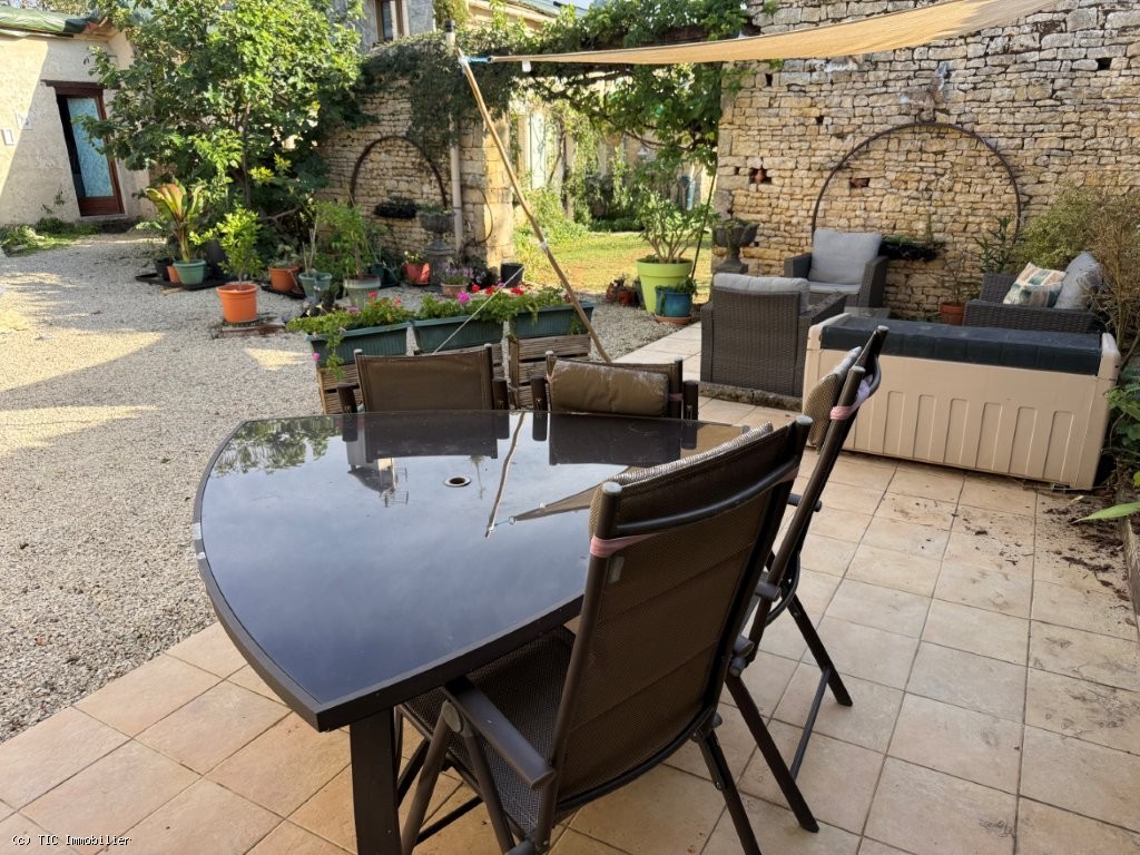 7 bedroom House in Verteuil-Sur-Charente, France – r7615