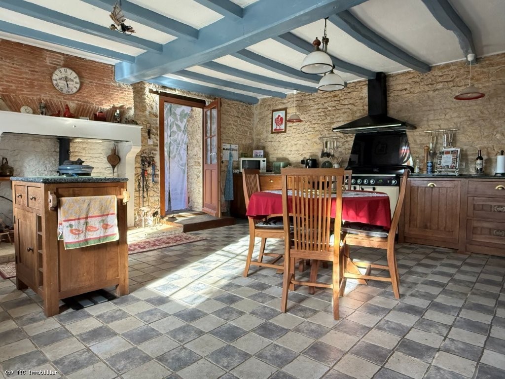 7 bedroom House in Verteuil-Sur-Charente, France – r7615