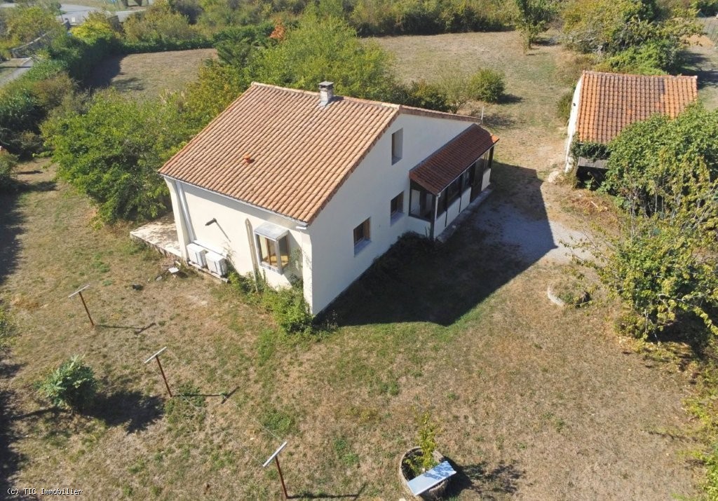 3 bedroom House in Verteuil-Sur-Charente, France – r7614