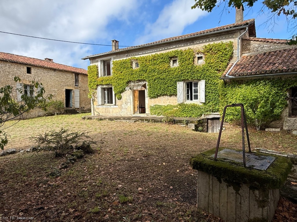 3 bedroom House in Aunac, France – r7612