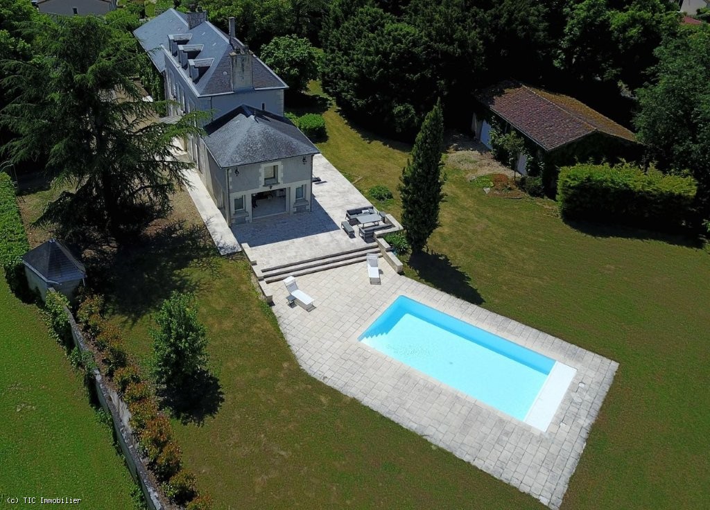 5 bedroom House in Couhe, Couhé, France – r7610