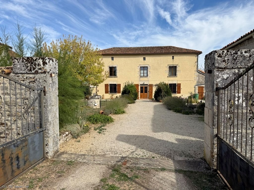 3 bedroom House in Villefagnan, France – r7608