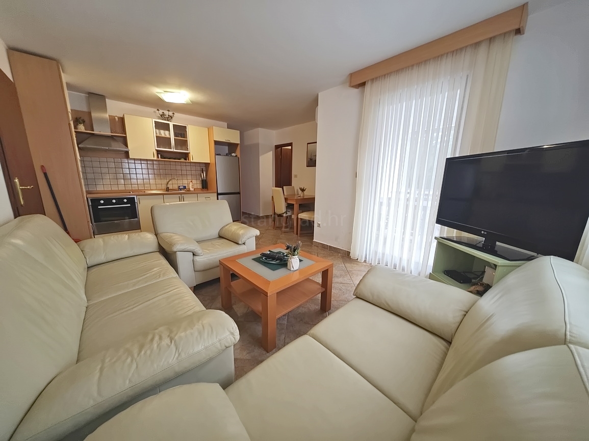 2 bedroom apartment in Dobrinj, Croatia – 103733
