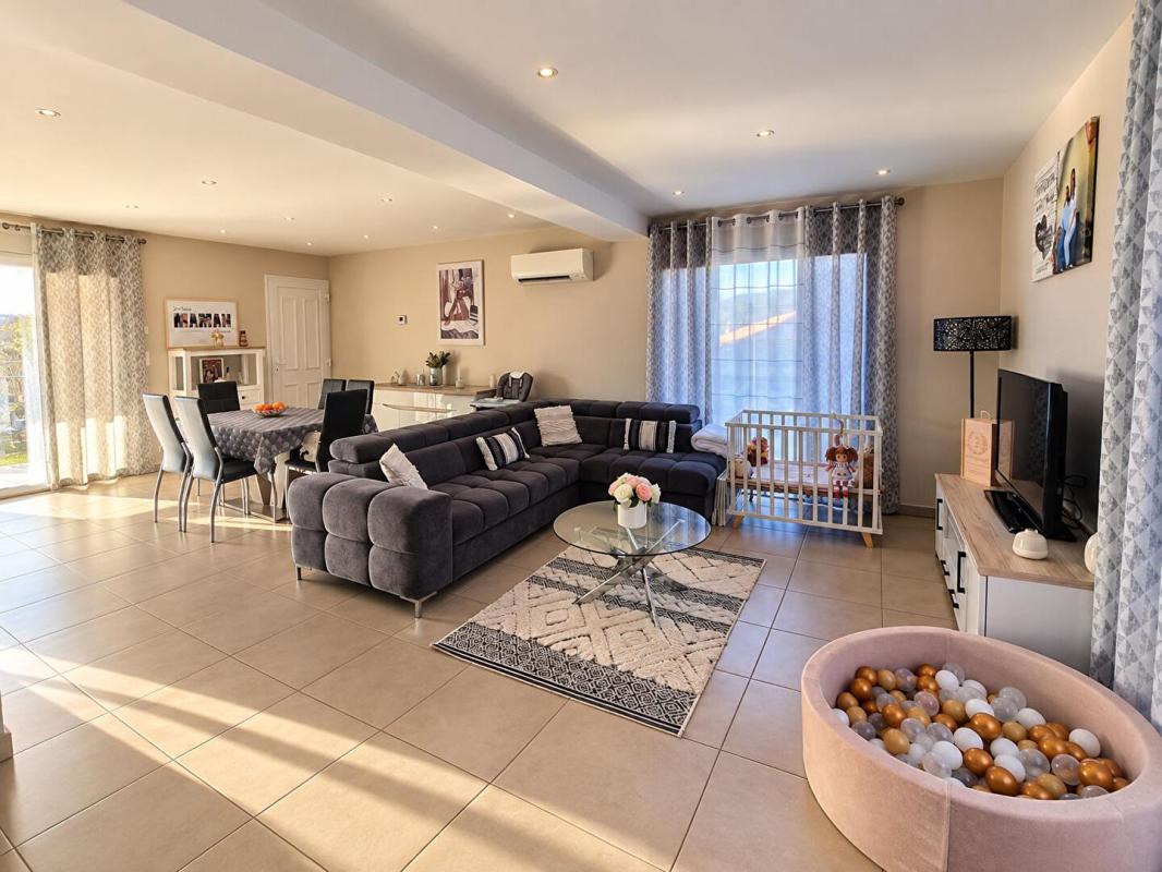 3 bedroom maison in Pierrerue, Hérault, France