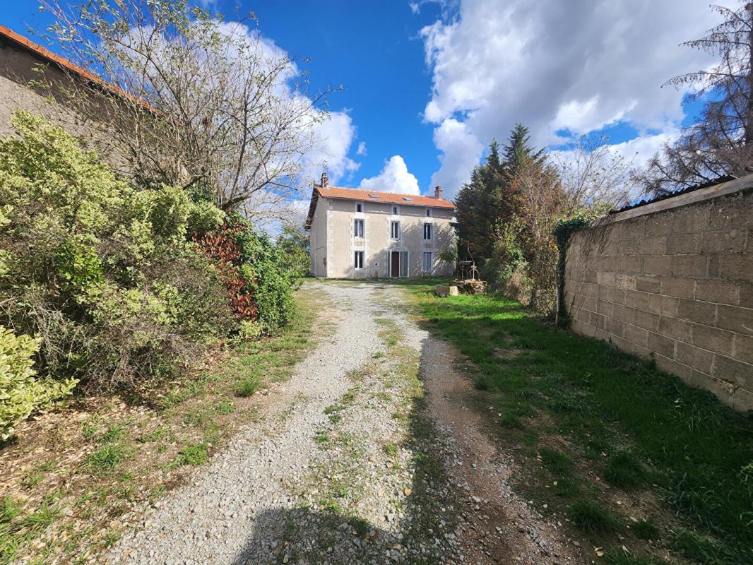 6 bedroom maison de village in Hiesse, Charente, France