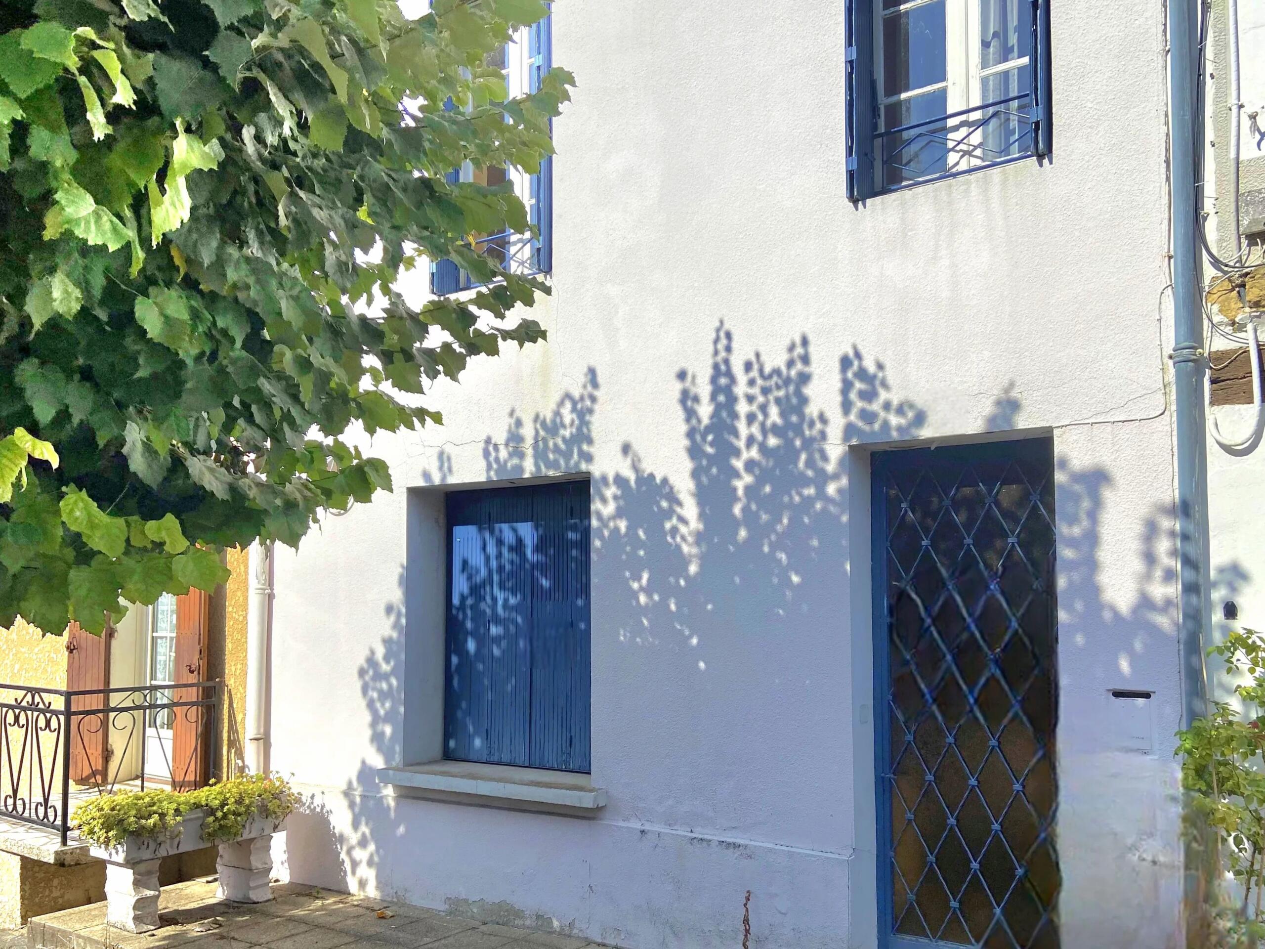 Deceptively spacious 3 bed town house with garden, Nouvelle-Aquitaine – France – BVI70282