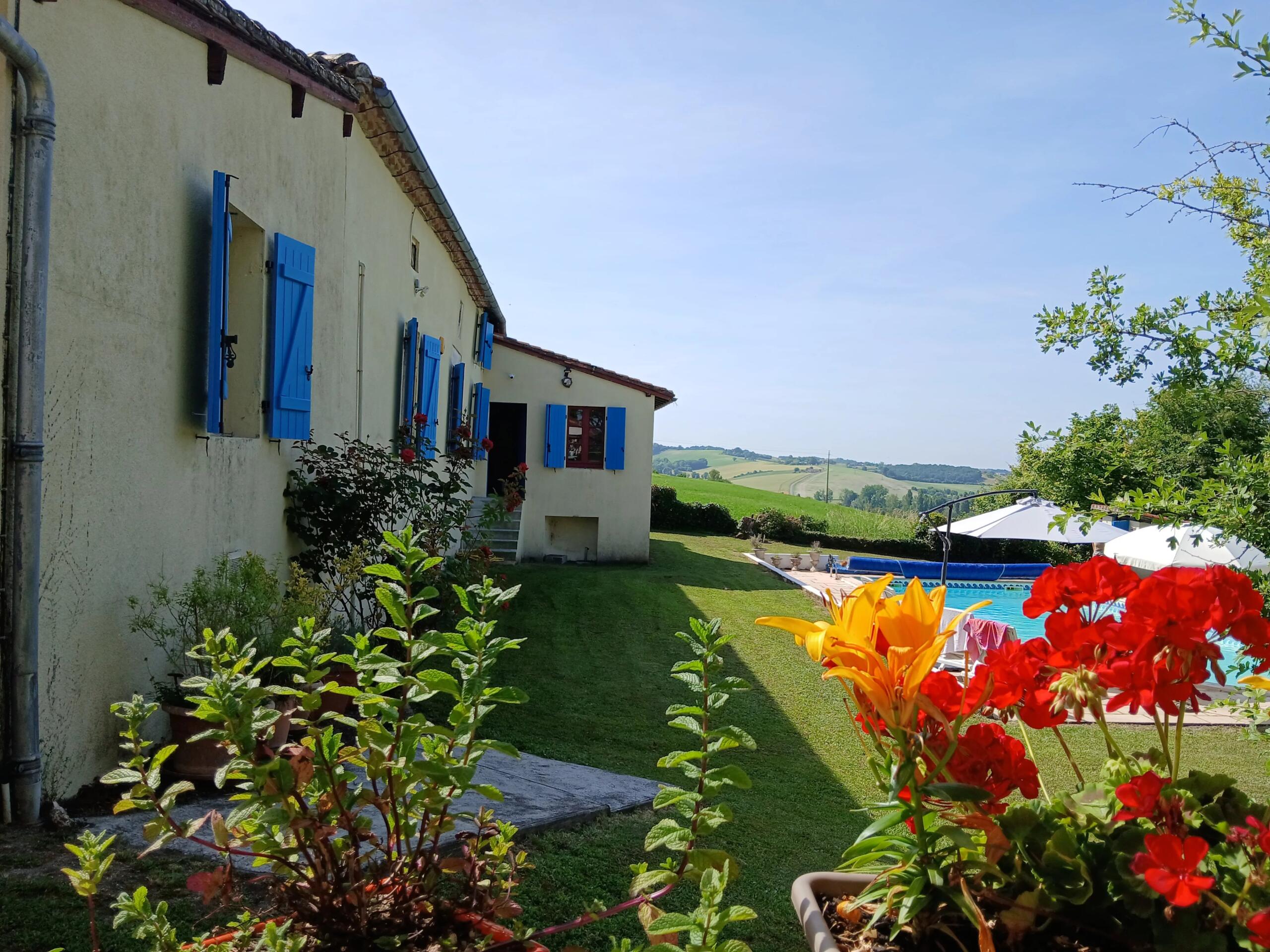 Four bedroom property with guest cottage, pool, barn and panoramic views, Nouvelle-Aquitaine – France – BVI76320