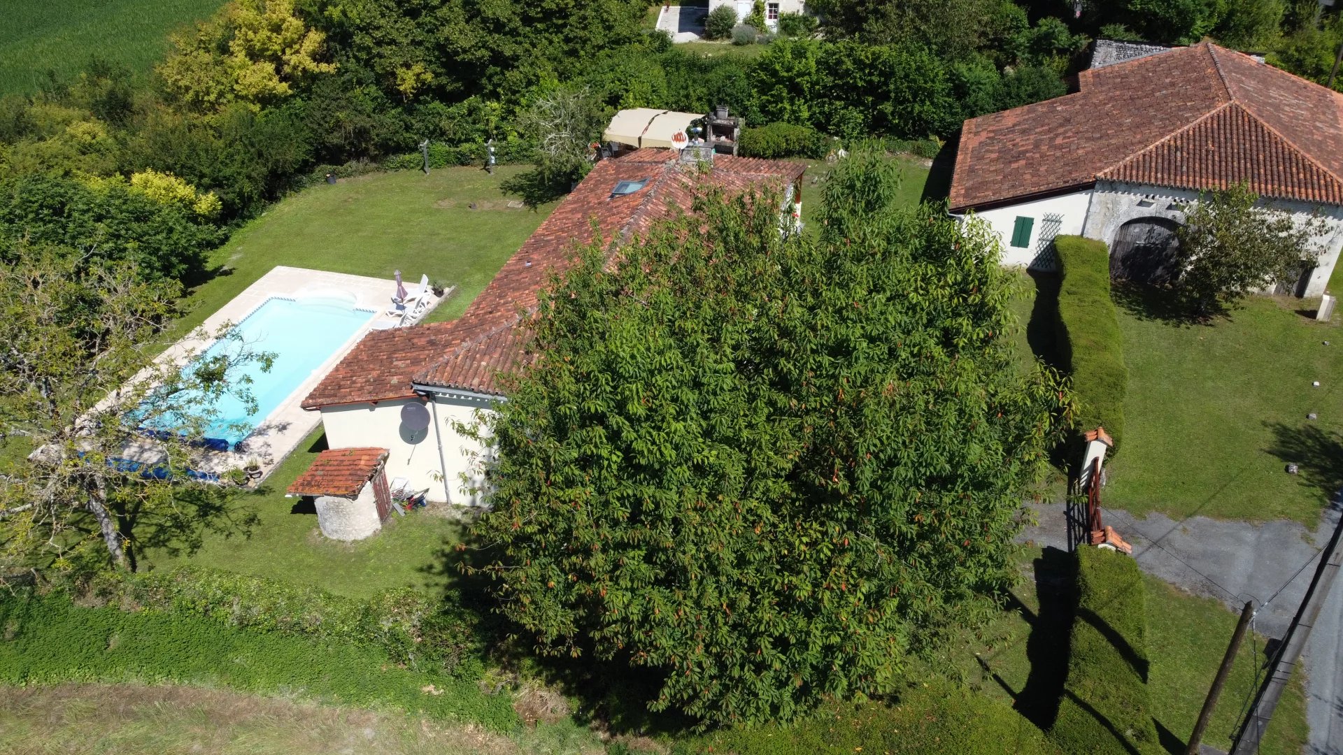 Four bedroom property with guest cottage, pool, barn and panoramic views, Nouvelle-Aquitaine – France – BVI76320