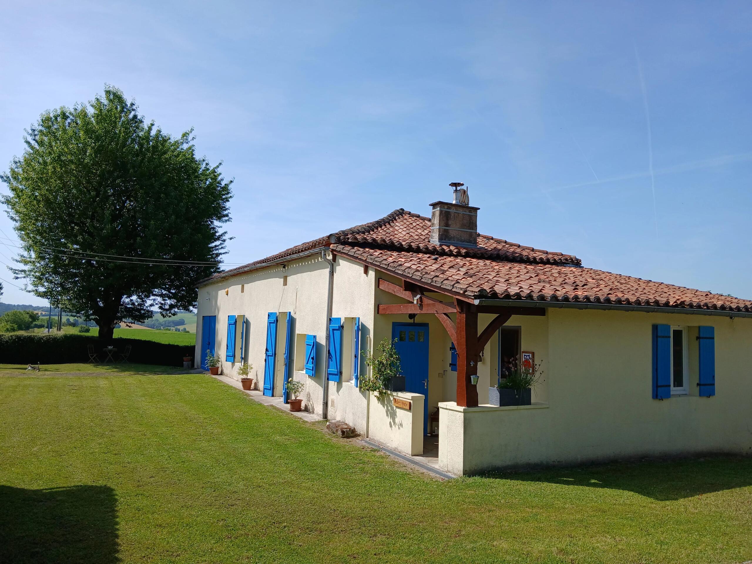 Four bedroom property with guest cottage, pool, barn and panoramic views, Nouvelle-Aquitaine – France – BVI76320