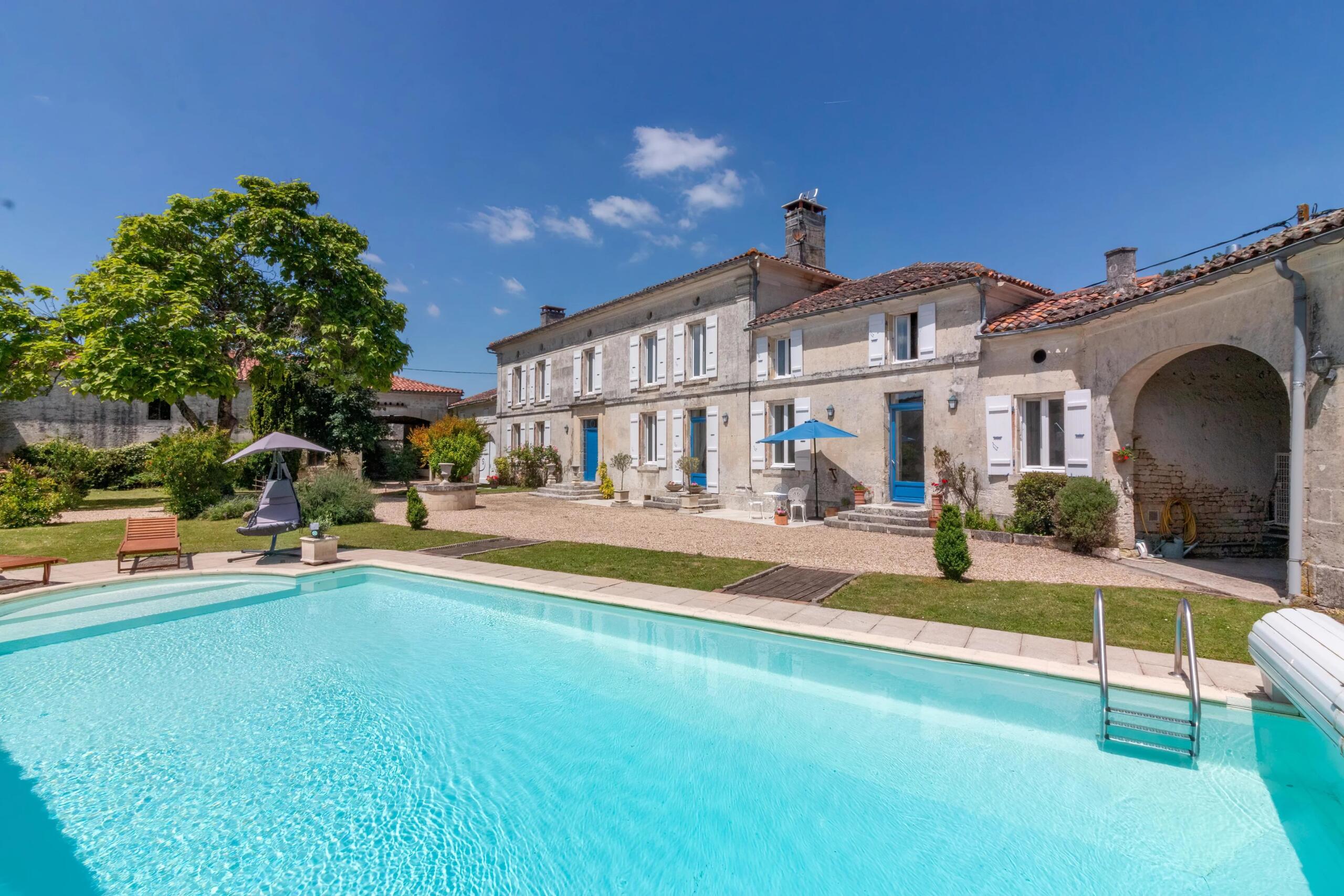 Elegant Charentaise country house with Pool and Guest Annexe, Nouvelle-Aquitaine – France – BVI75515
