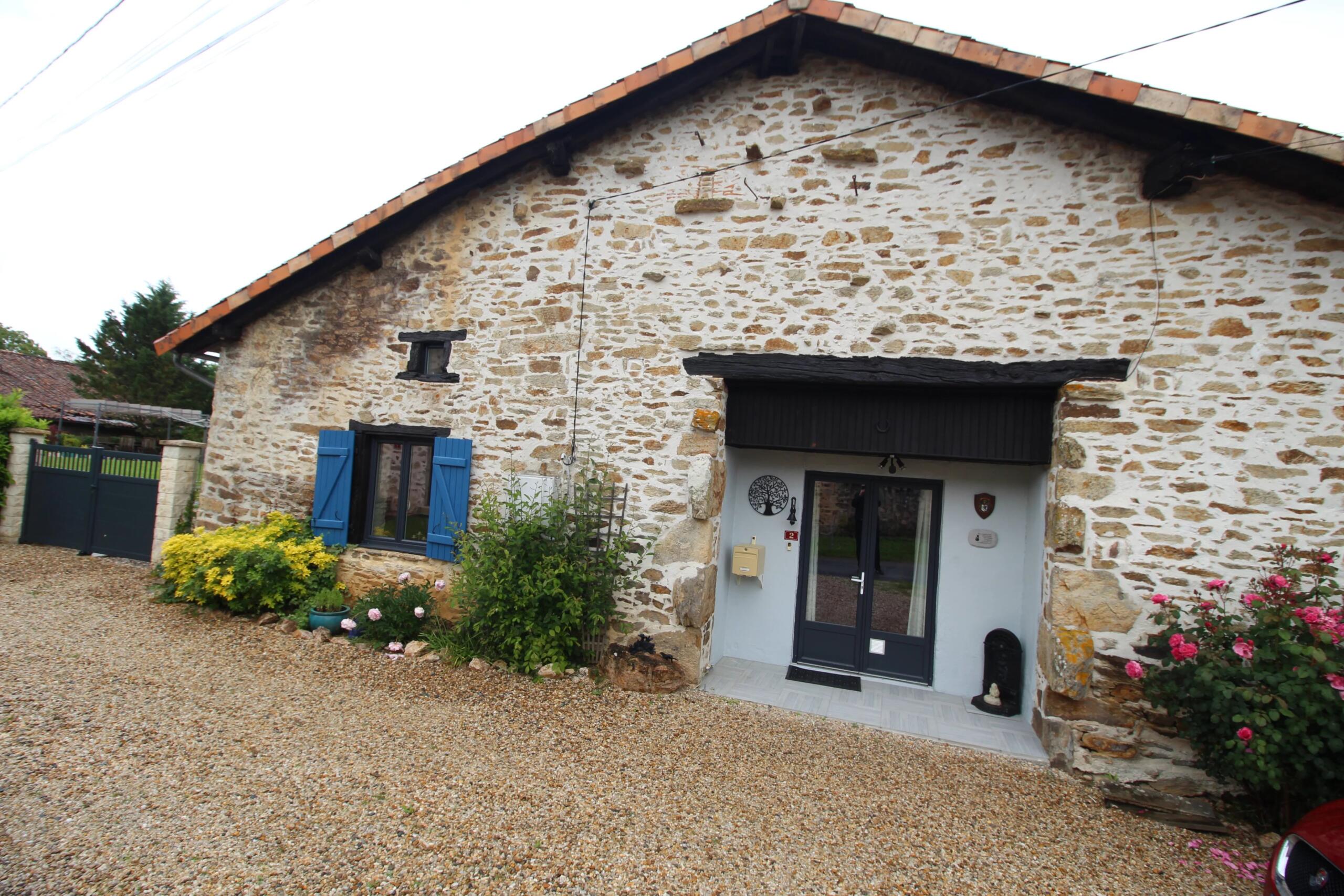 Three bedroom stone house with large barn, Nouvelle-Aquitaine – France – BVI71155