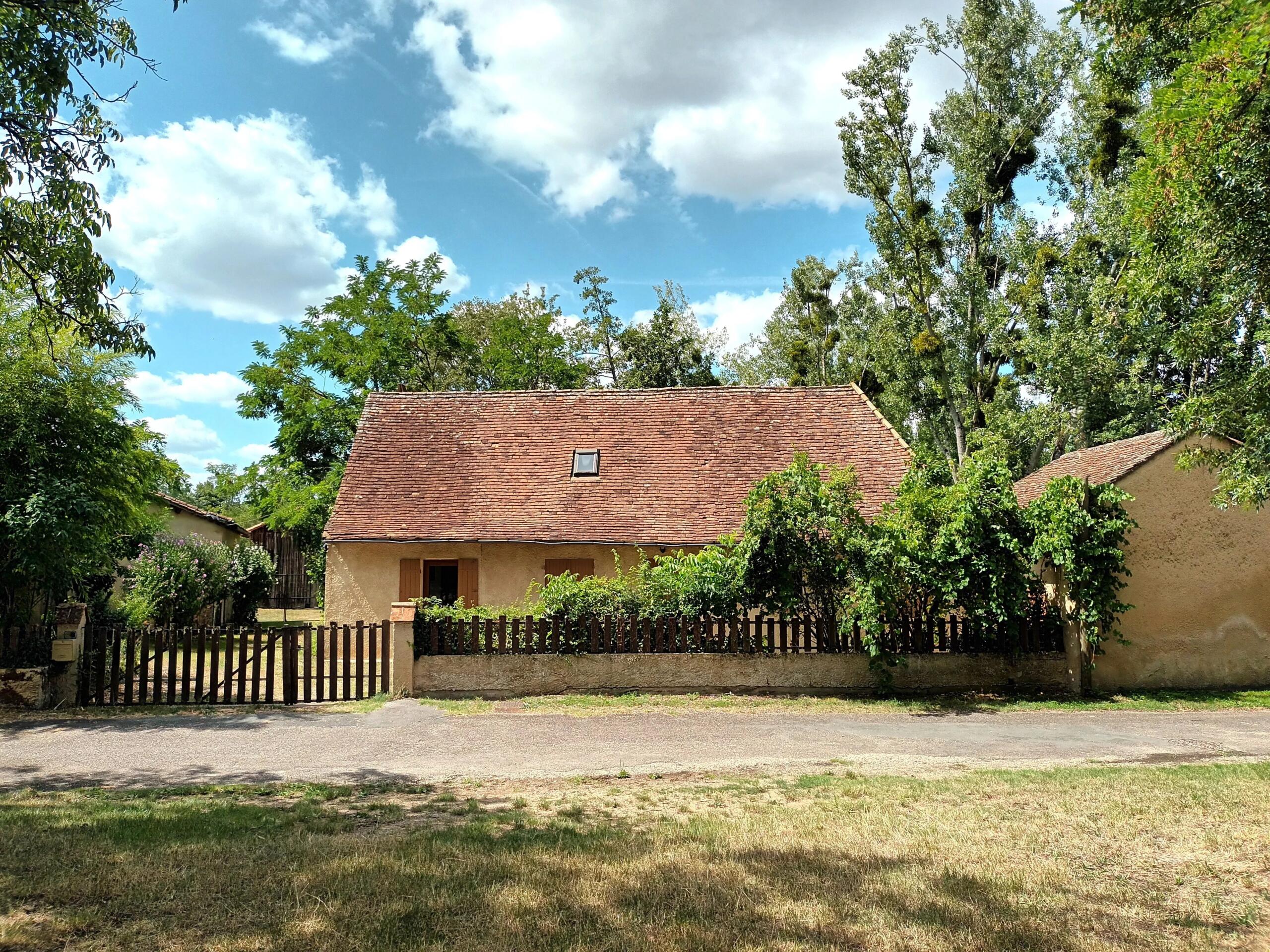 Perigourdine farmhouse with outbuildings and meadow in Bergerac, Nouvelle-Aquitaine – France – BVI81407