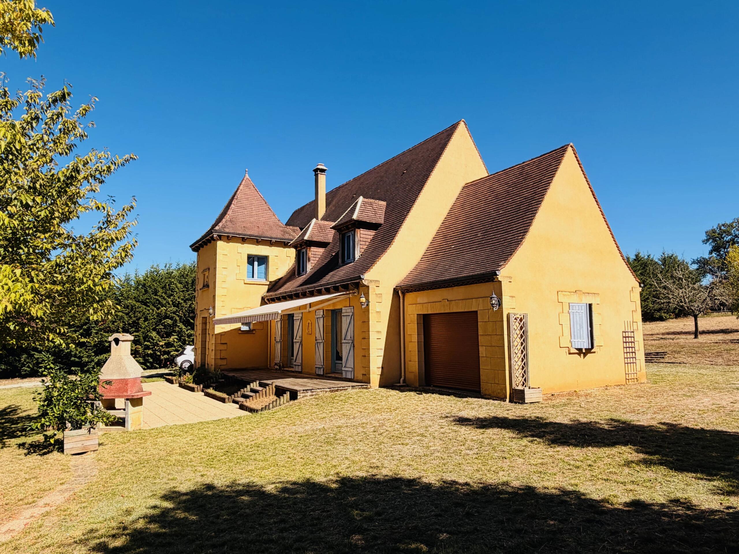 Three-bedroom Dordogne home with large garden, 20 minutes from Sarlat, Nouvelle-Aquitaine – France – BVI83721