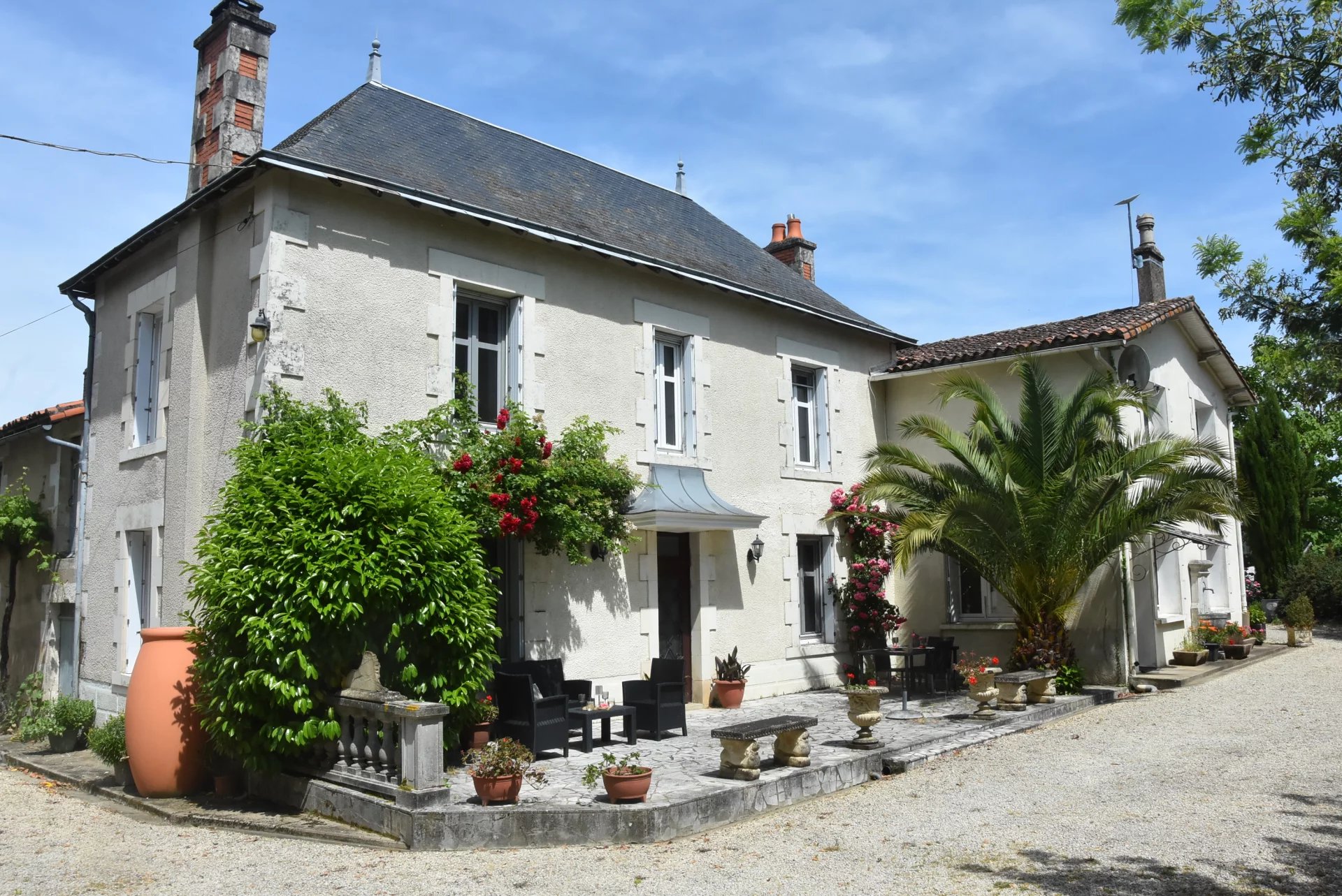 Unique estate with “Maison de Maitre”, guesthouses and pool, Nouvelle-Aquitaine – France – BVI79834