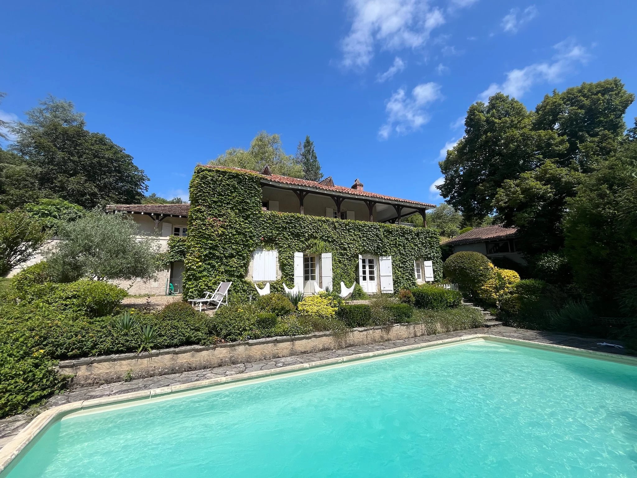 Beautiful property, with guest accommodation and forest views, to renovate, Nouvelle-Aquitaine – France – BVI85218
