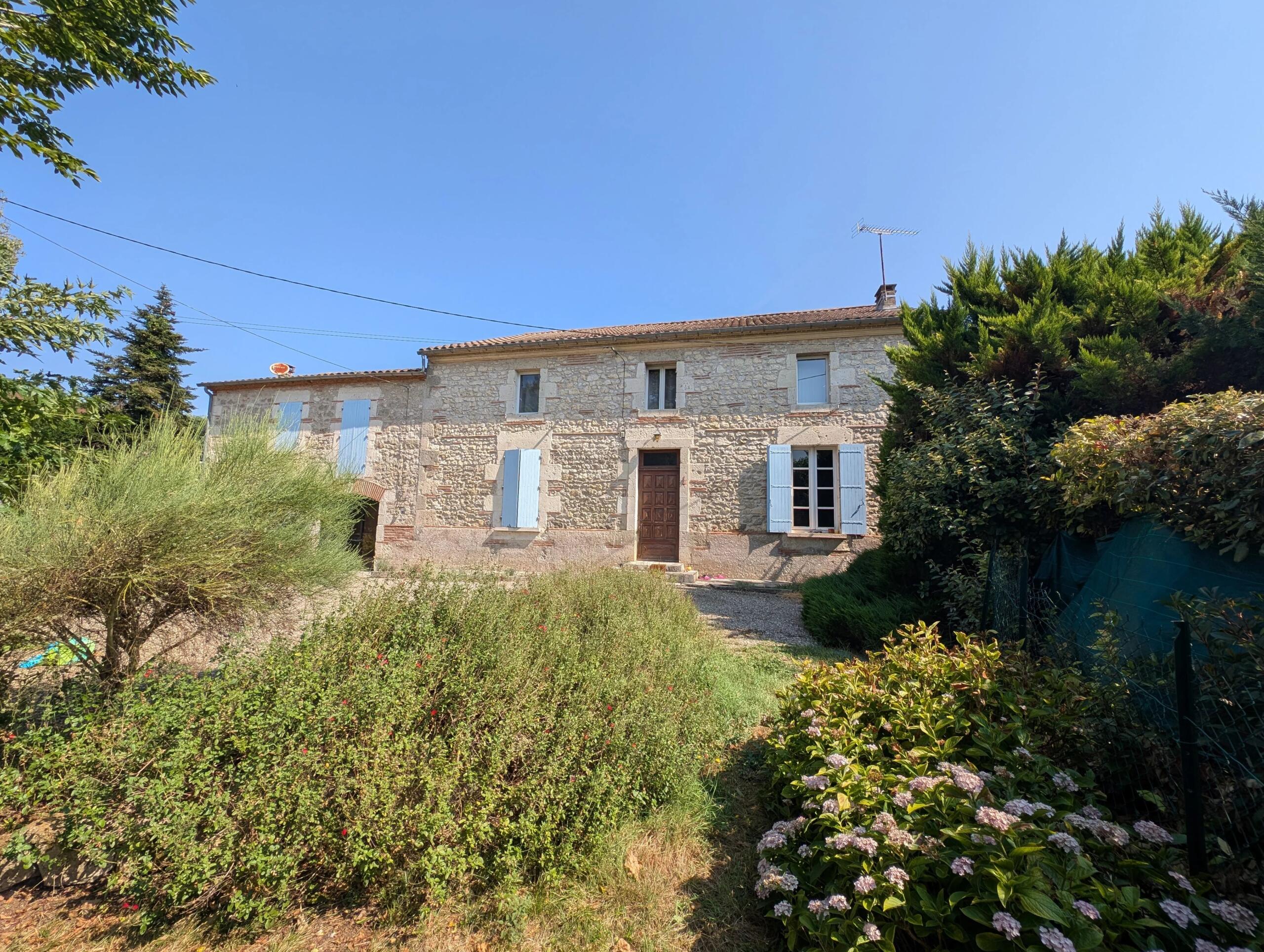 Spacious farmhouse with outbuildings, Nouvelle-Aquitaine – France – BVI86424