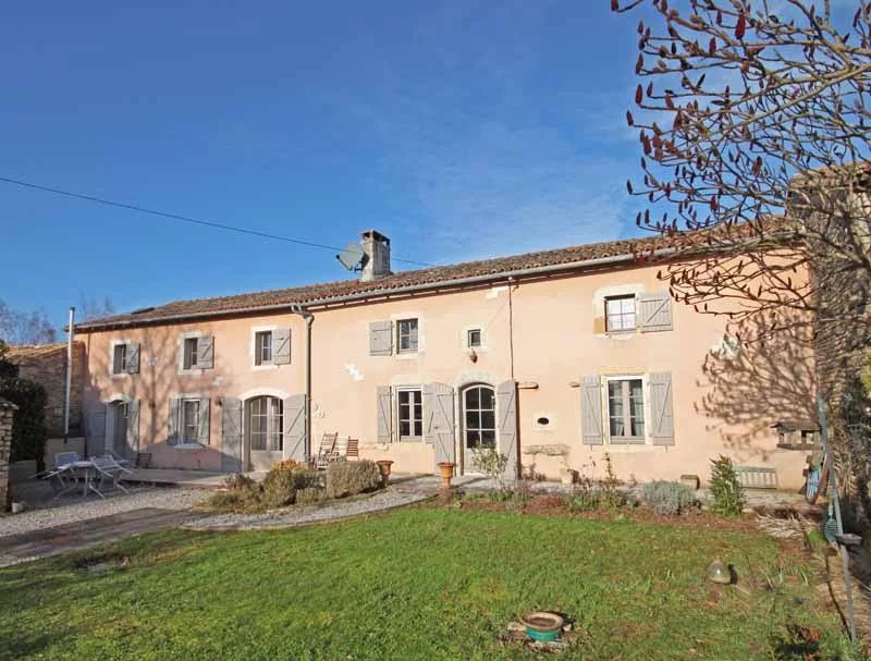 Pretty 4-bedroom home full of character, Nouvelle-Aquitaine – France – BVI86438