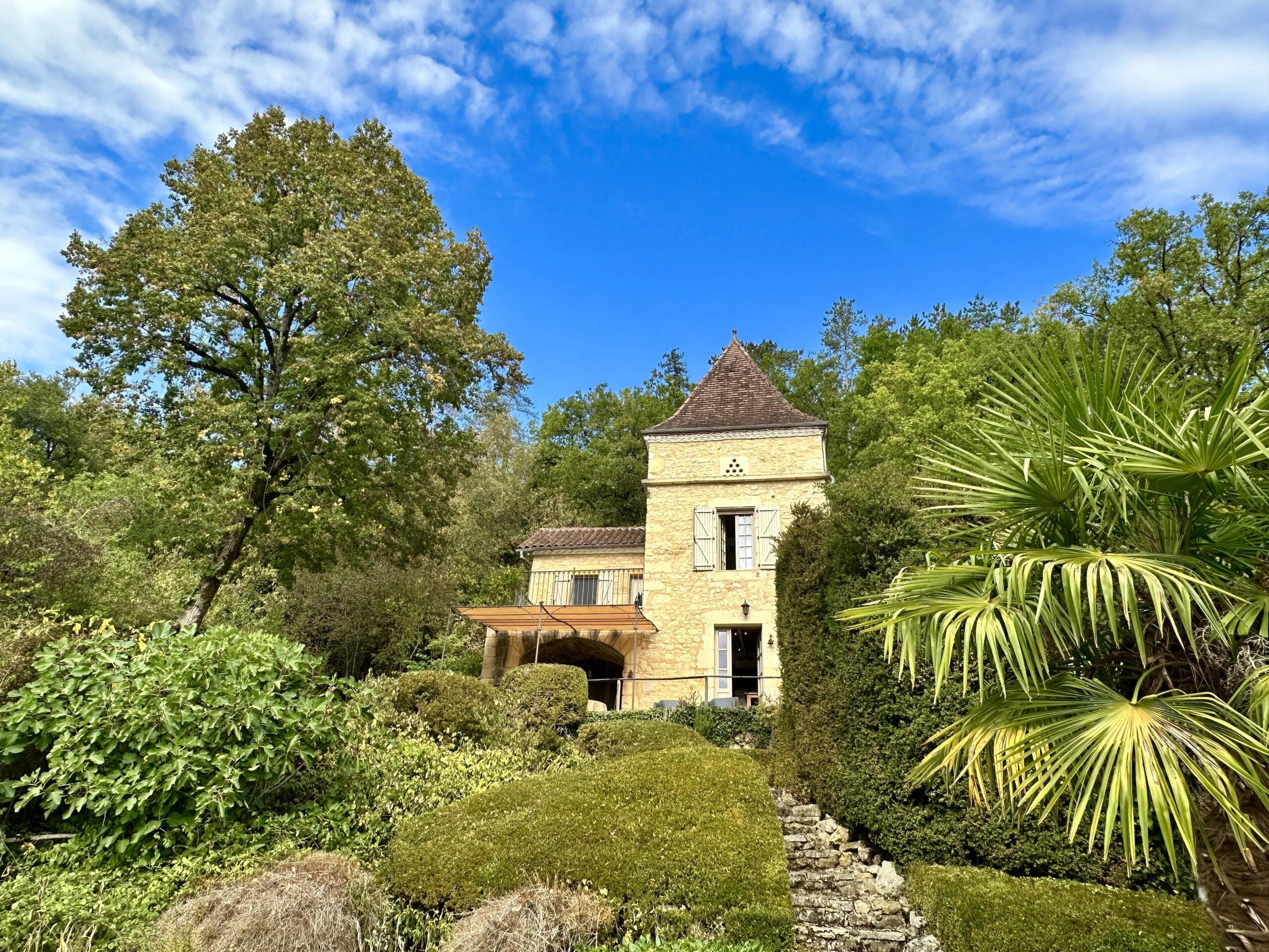 Charming stone house with pool and gorgeous views in Daglan, Nouvelle-Aquitaine – France – BVI87422