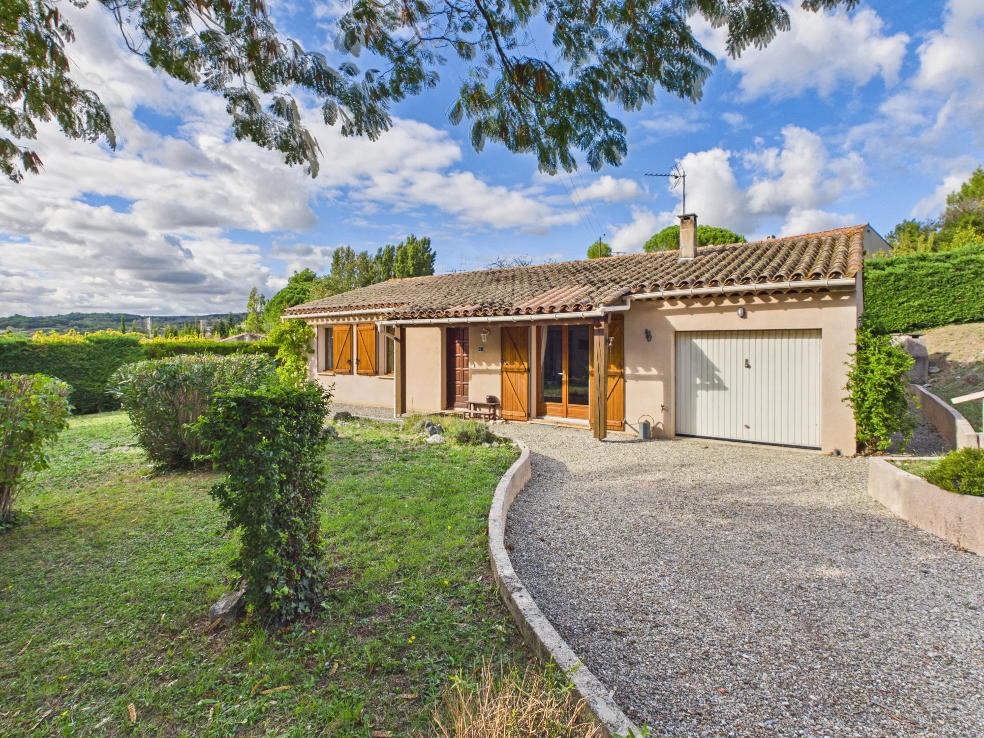 Single-Storey Home with garden and garage in Montolieu, Occitanie – France – BVI87474
