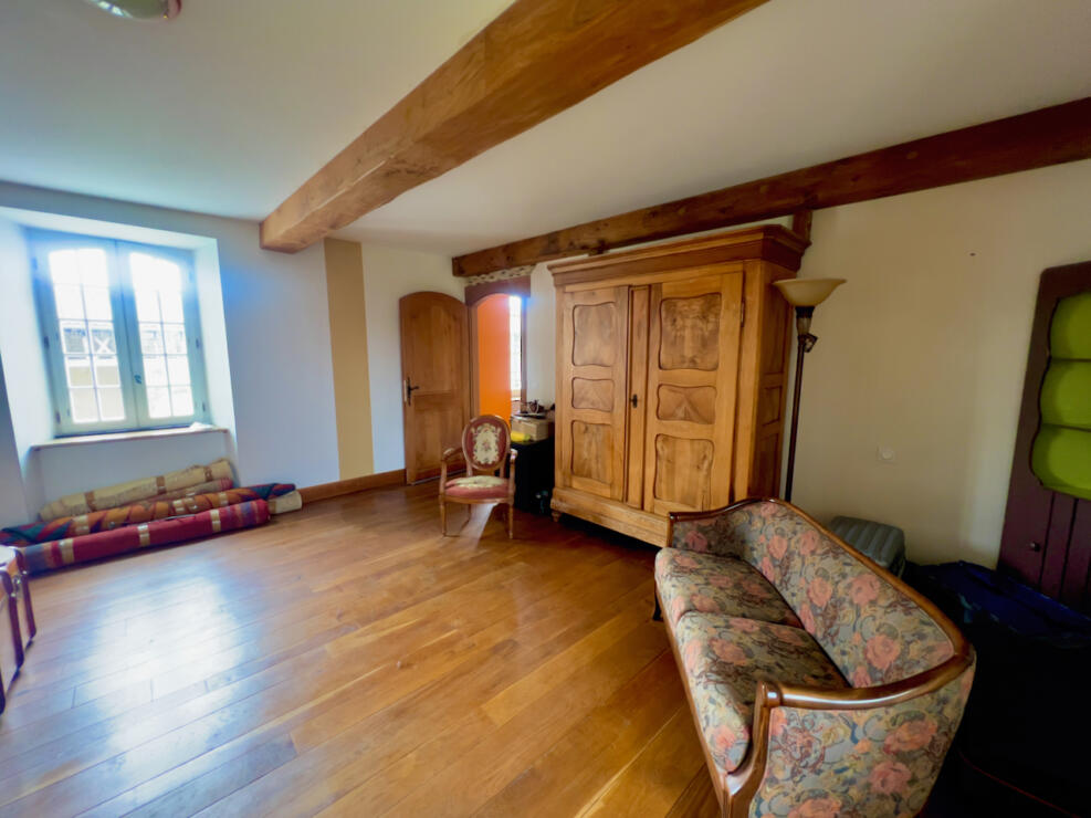 18C MANOIR/COURTYARD SETTING/4HA/POOL/BARNS/3-5BEDS/4 RECEPTION/PIGEONNER TOWER/MOUNTAIN VIEWS
