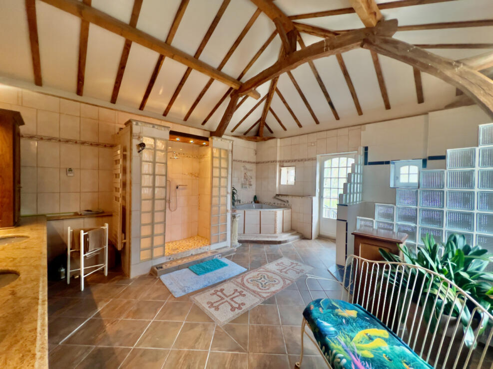 18C MANOIR/COURTYARD SETTING/4HA/POOL/BARNS/3-5BEDS/4 RECEPTION/PIGEONNER TOWER/MOUNTAIN VIEWS