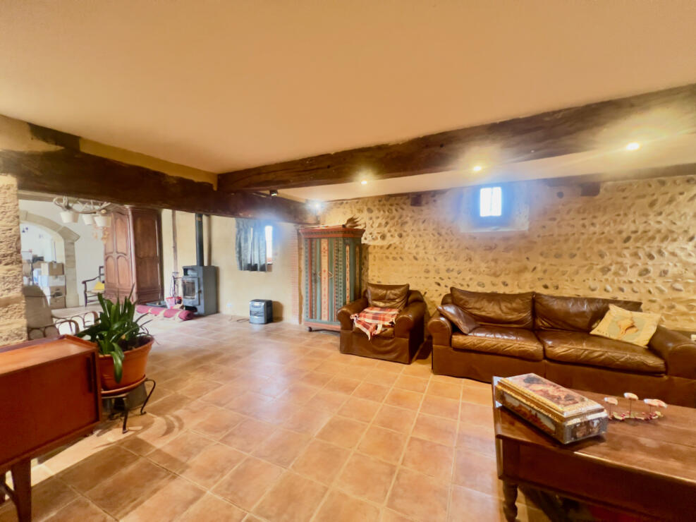 18C MANOIR/COURTYARD SETTING/4HA/POOL/BARNS/3-5BEDS/4 RECEPTION/PIGEONNER TOWER/MOUNTAIN VIEWS