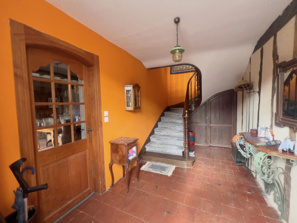 18C MANOIR/COURTYARD SETTING/4HA/POOL/BARNS/3-5BEDS/4 RECEPTION/PIGEONNER TOWER/MOUNTAIN VIEWS