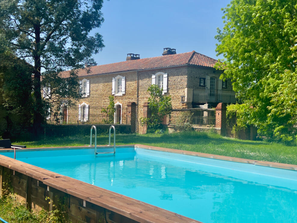 18C MANOIR/COURTYARD SETTING/4HA/POOL/BARNS/3-5BEDS/4 RECEPTION/PIGEONNER TOWER/MOUNTAIN VIEWS
