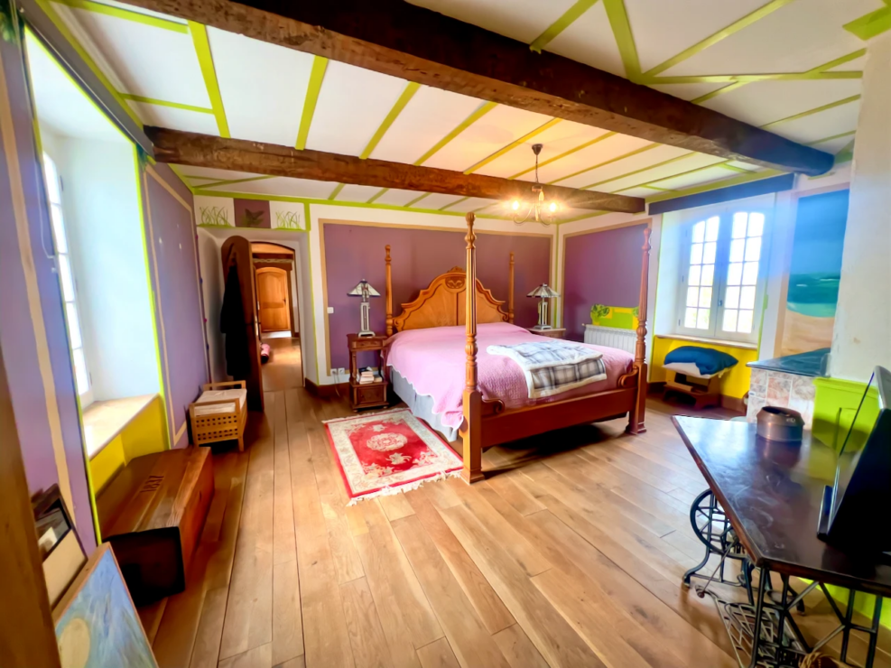 18C MANOIR/COURTYARD SETTING/4HA/POOL/BARNS/3-5BEDS/4 RECEPTION/PIGEONNER TOWER/MOUNTAIN VIEWS
