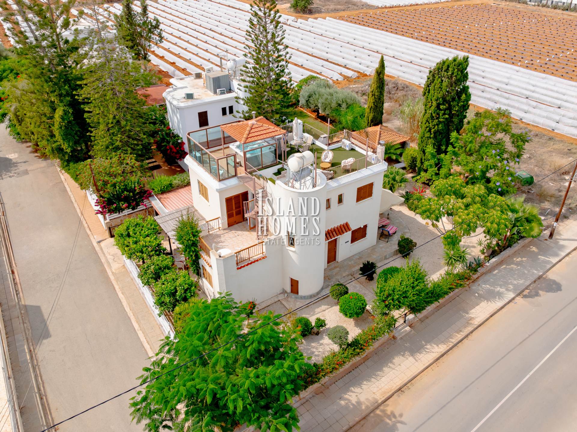 4 bedroom Villa in Pernera, Famagusta, Cyprus – AhP102