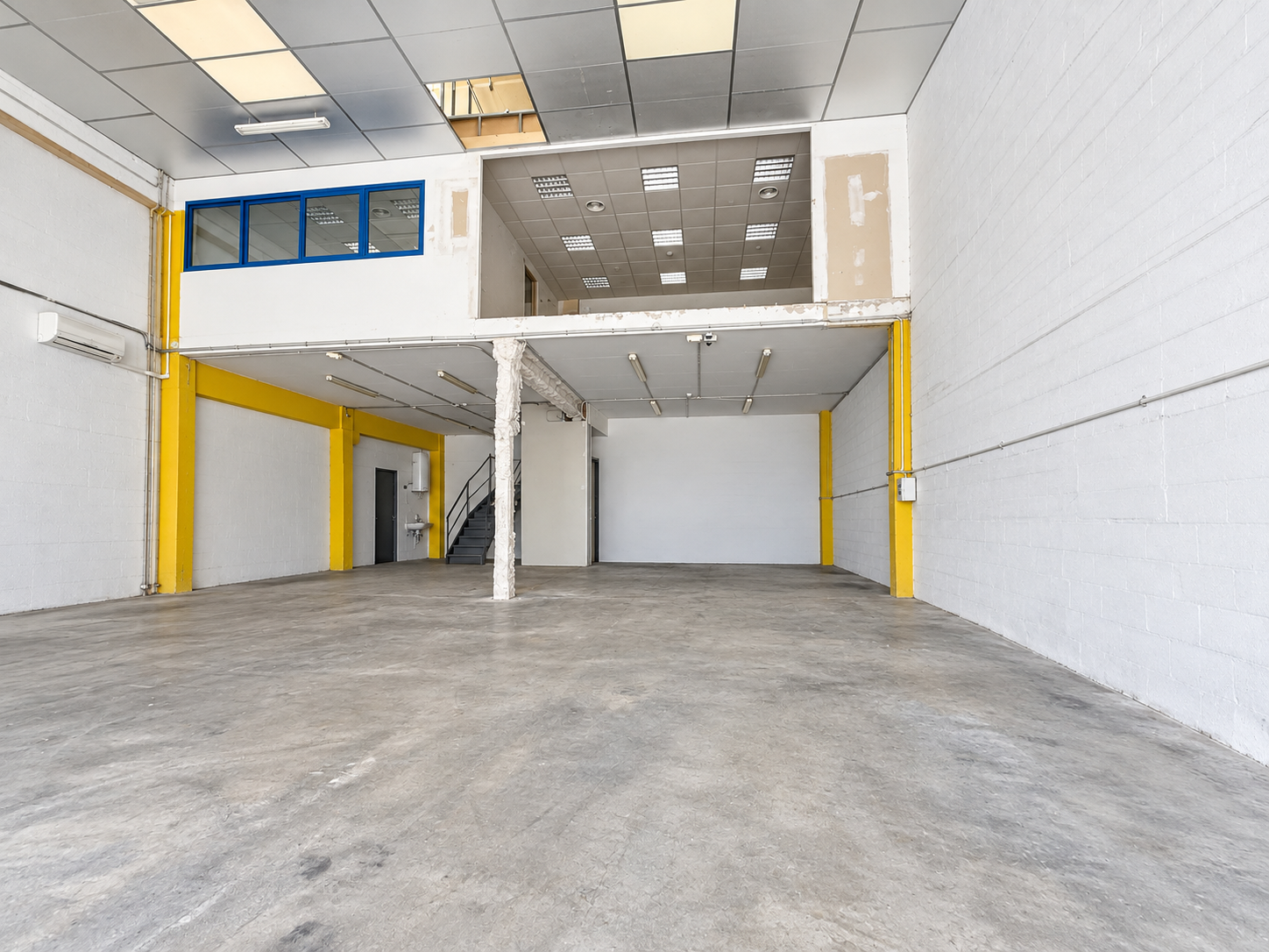 Store Room in San Pedro De Alcantara, Malaga, Spain – 428-05766P