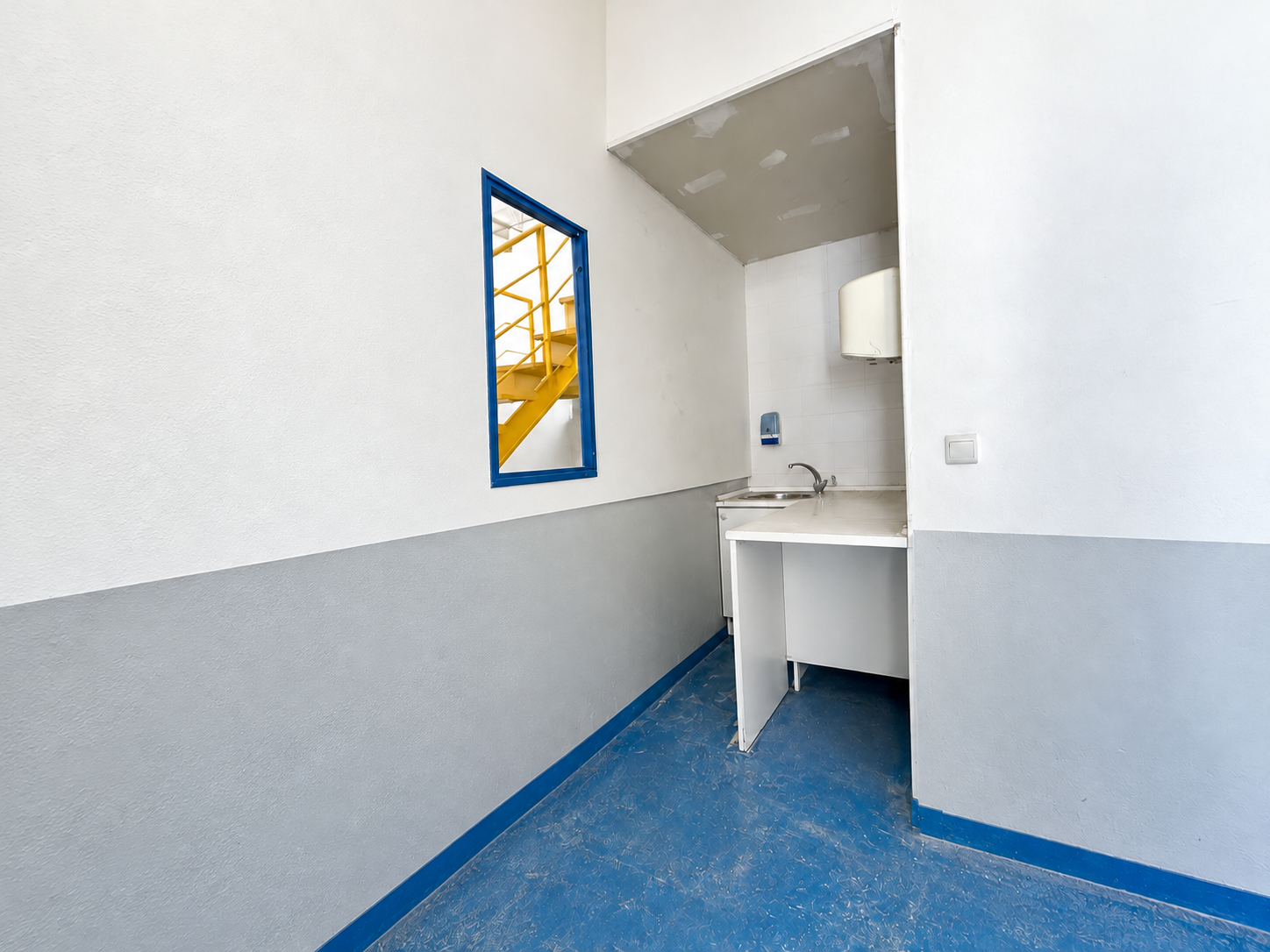 Store Room in San Pedro De Alcantara, Malaga, Spain – 428-05766P