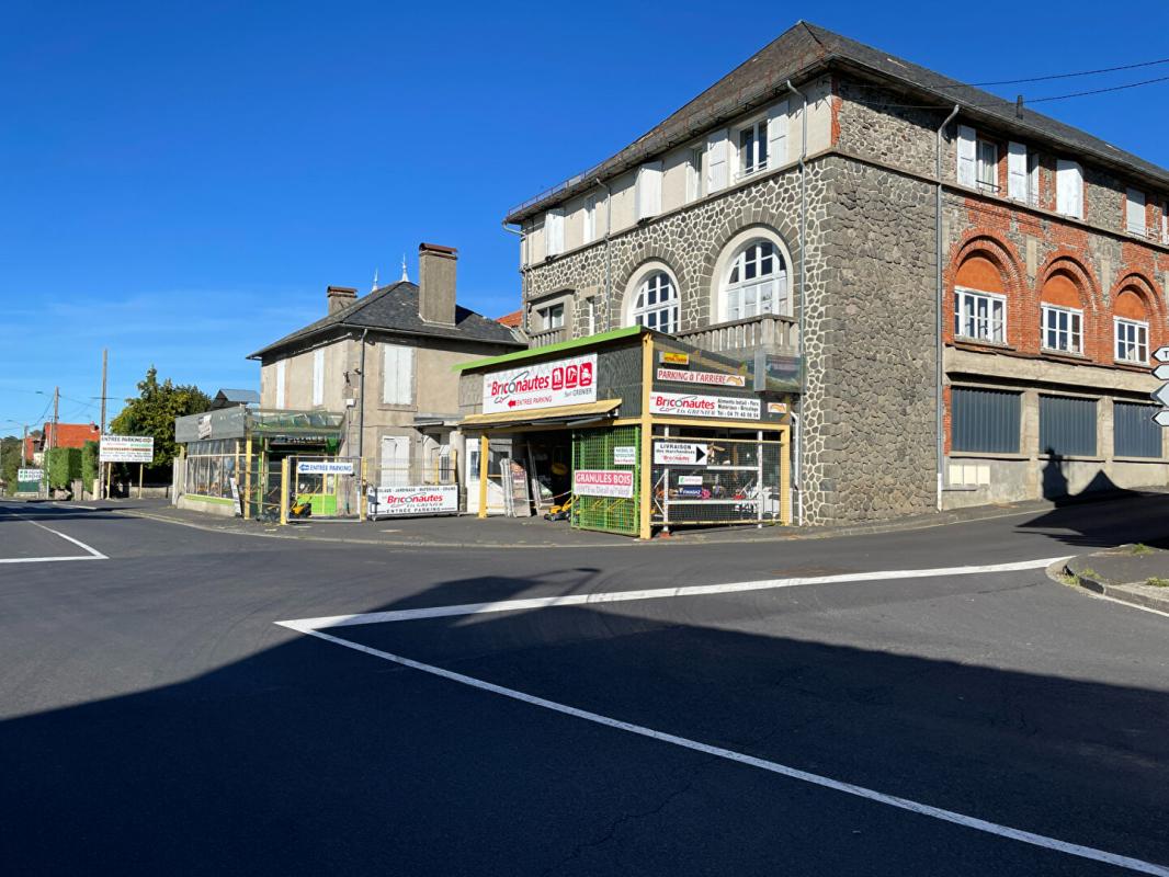quincaillerie/bricolage in Ytrac, Cantal, France