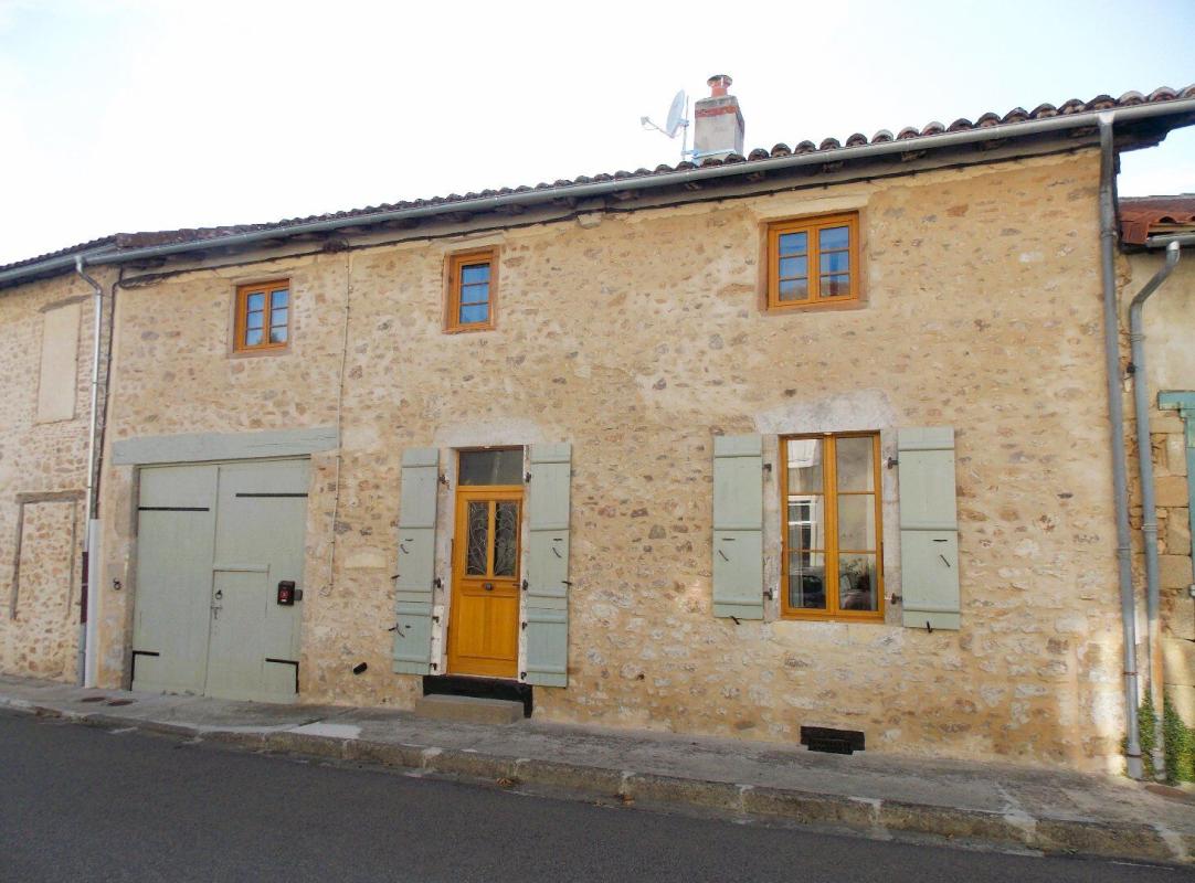 4 bedroom maison en pierres in Les Salles Lavauguyon, Haute-Vienne, France