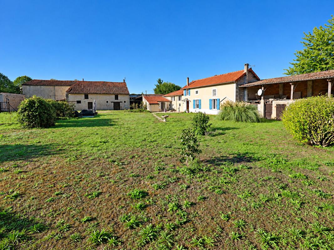 3 bedroom maison in Tusson, Charente, France